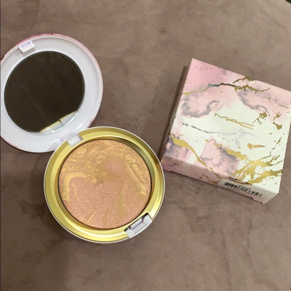 MAC Electric Powder Iridescent Powder